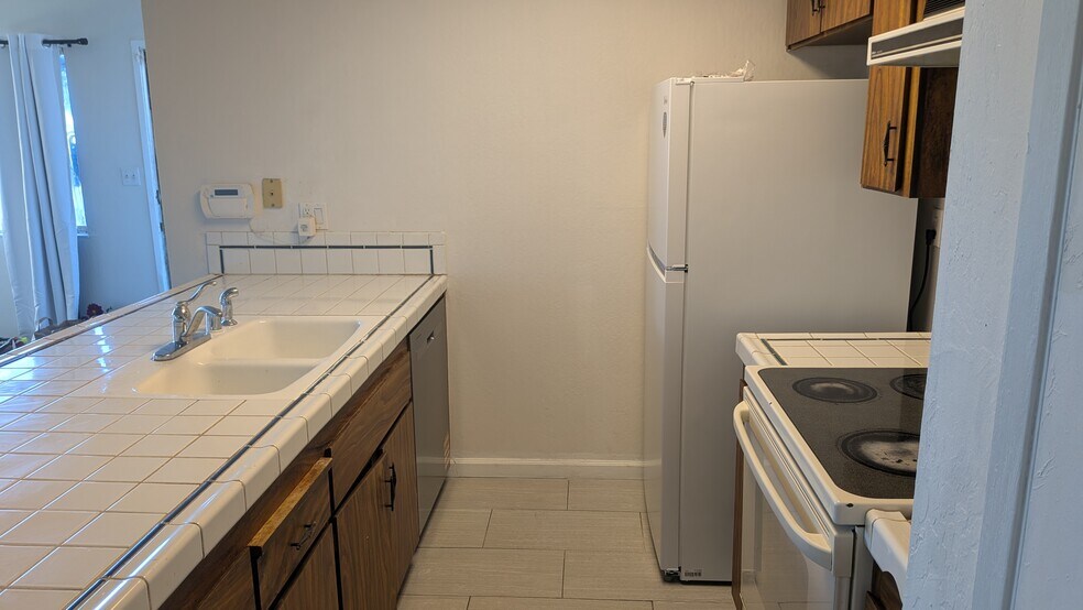 Building Photo - 2601 Hampton Ln