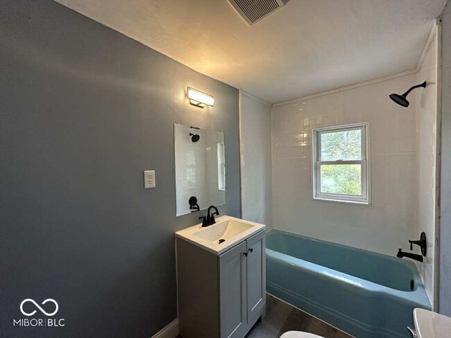 Building Photo - 2729 Columbia Ave