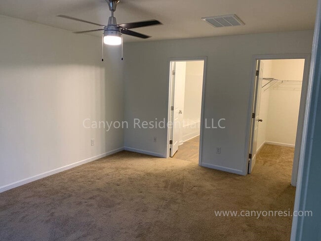 Building Photo - 4202 Eastland Ave