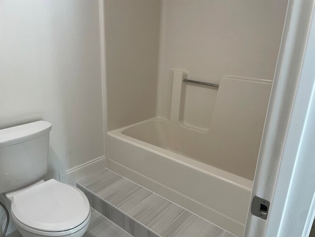 Building Photo - 64 Dunvegan Wds Dr