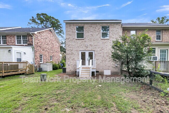 Building Photo - 1752 Skinner Ave