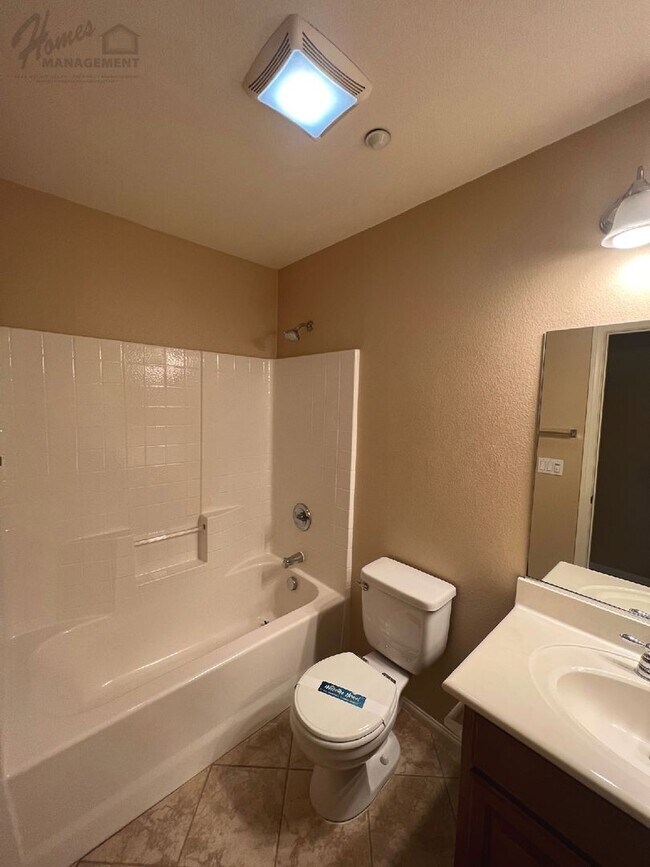 Building Photo - 1322 Isabella Way