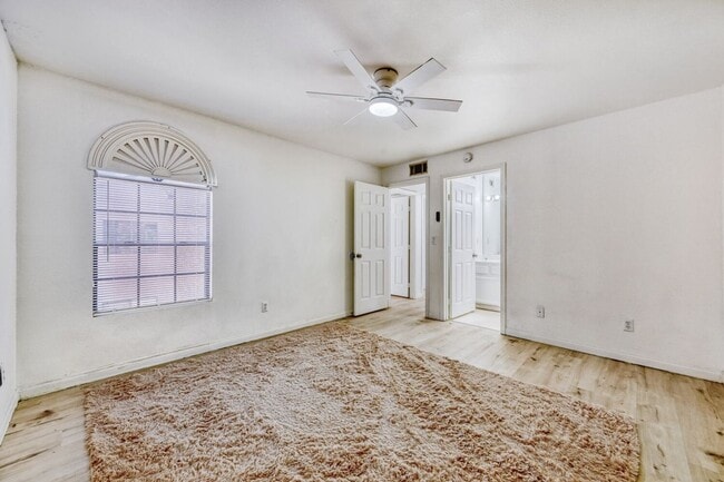 Building Photo - Upgraded 2 Bedroom Condo in a Gated Community!