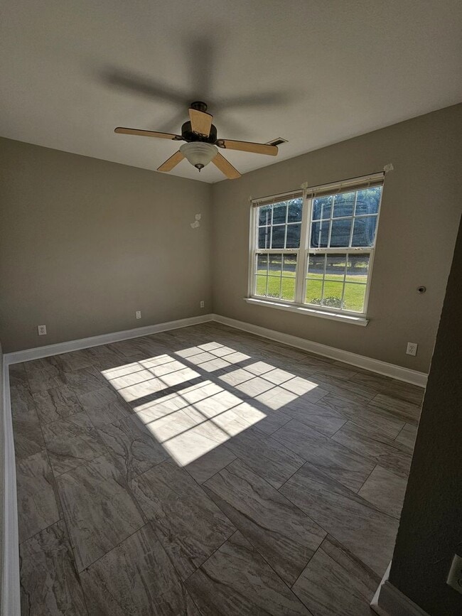 Building Photo - Blbell