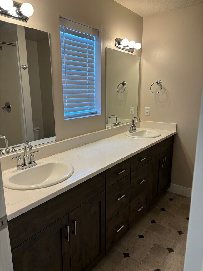 Building Photo - 2872 W 220 N