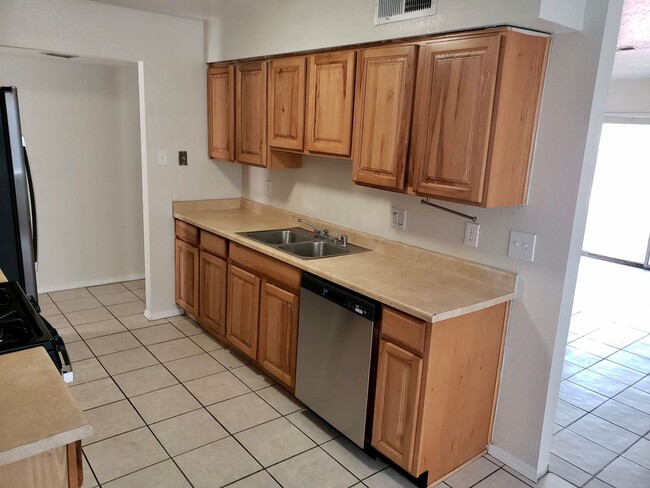 Building Photo - Spacious three-bedroom home for rent!
