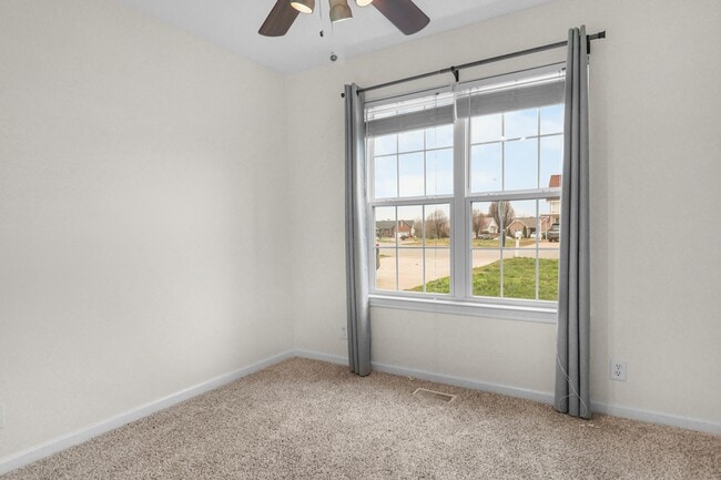 Building Photo - 3817 Roscommon Way