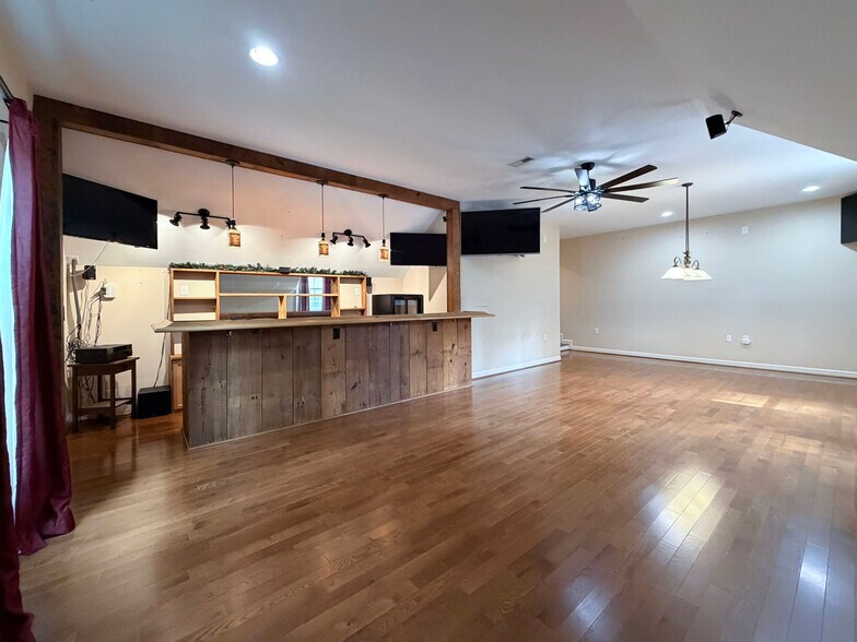 Building Photo - 5604 Pine Rock Ct
