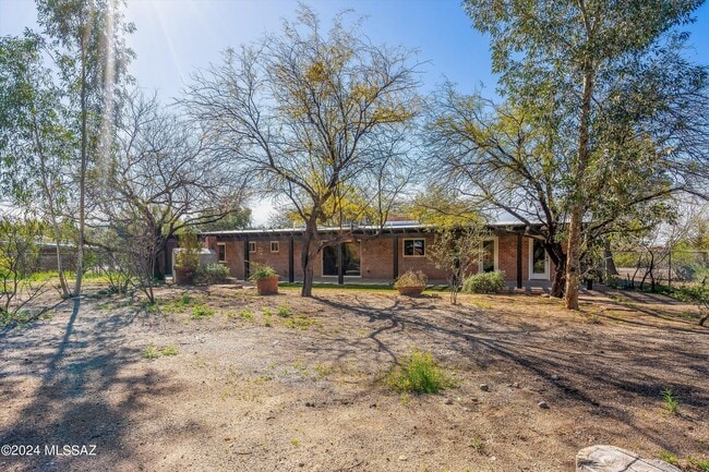 Building Photo - 8801 E Buckboard Rd