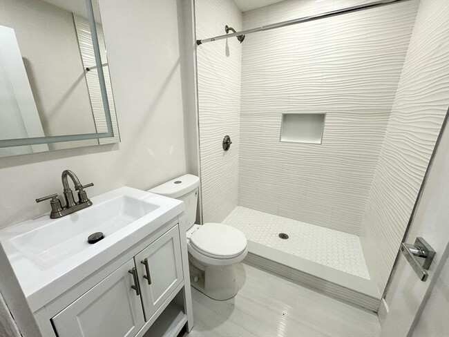 Building Photo - 72 Belden St