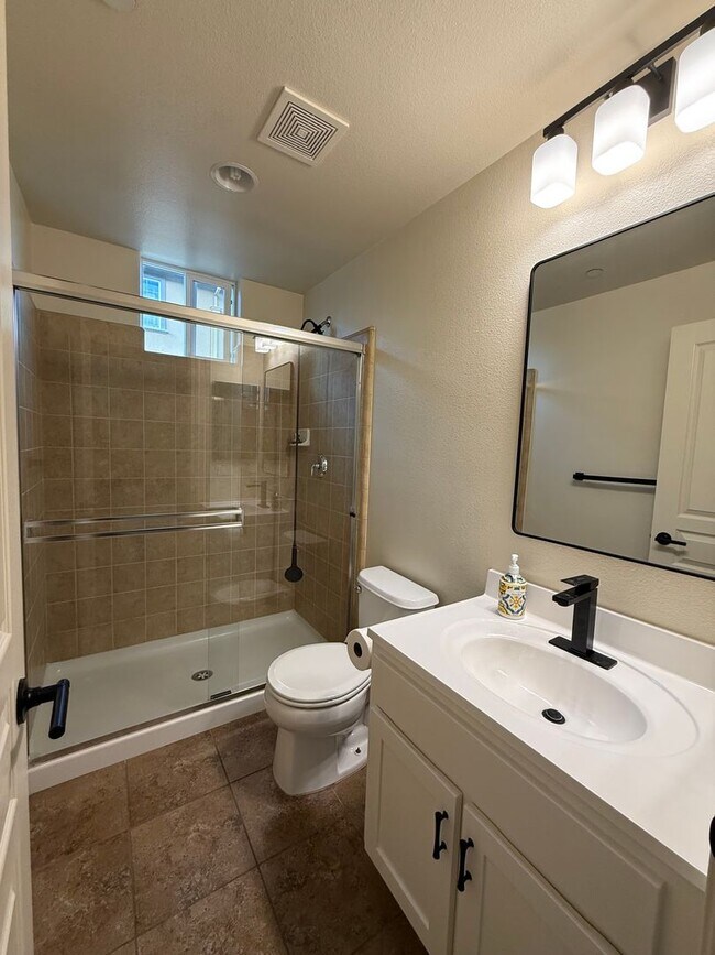 Building Photo - 566 Almaden Walk Loop