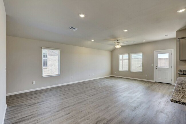 Building Photo - Newer Home For Rent  in Mustang Schools! 3...
