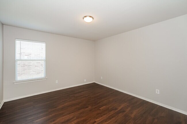 Building Photo - 1708 Diamond Lake Trail