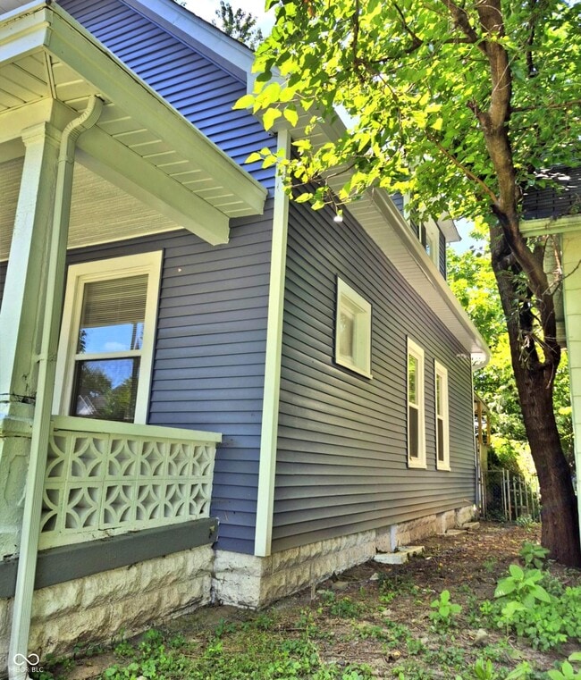 Building Photo - 1820 Singleton St