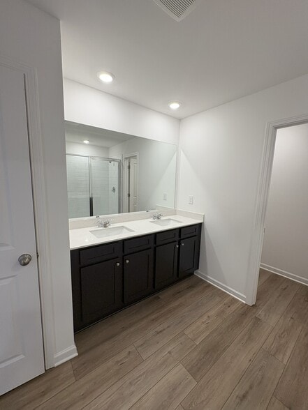 Building Photo - 212 Paisley Way