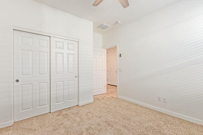 Building Photo - 10617 S 55th Dr