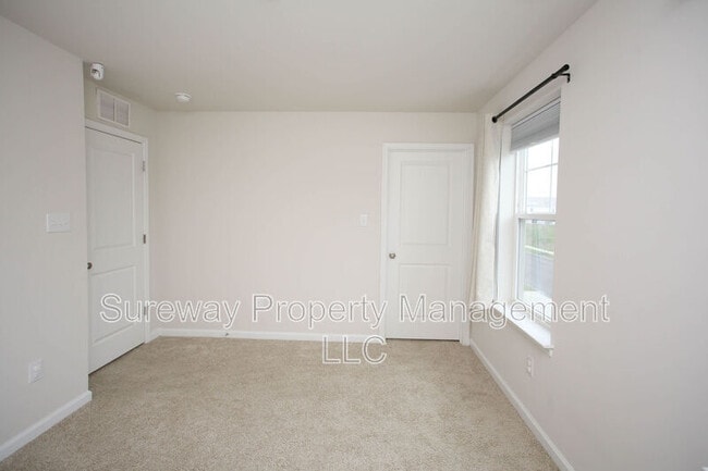 Building Photo - 32 Roberta Wy.