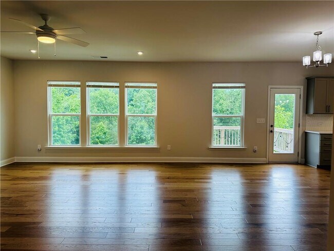 Building Photo - 4800 Sierra Creek Dr NE