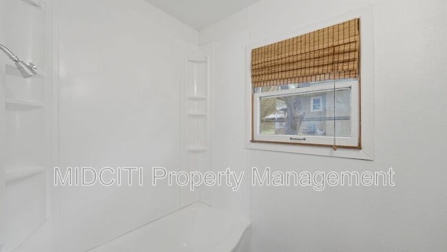 Building Photo - 1079 Canyon Dr