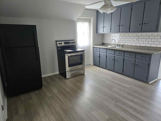 Primary Photo - 2042 Crescent Ave