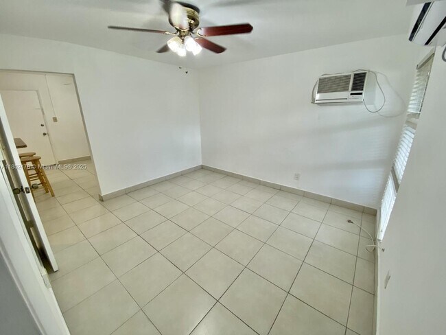 Building Photo - 1600 S Le Jeune Rd