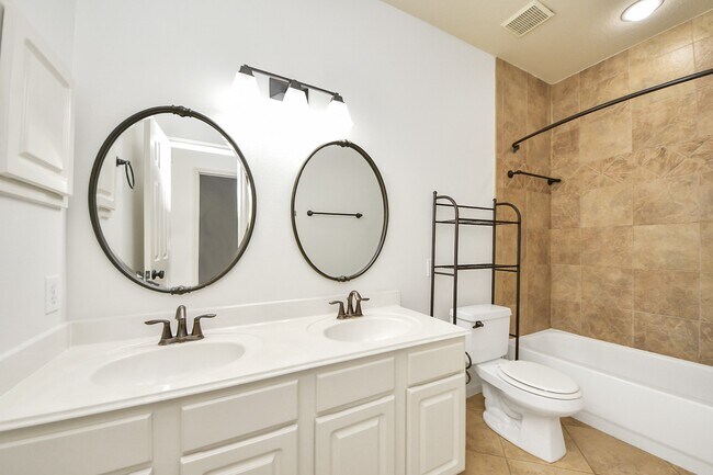 Building Photo - 42 S Lace Arbor Dr