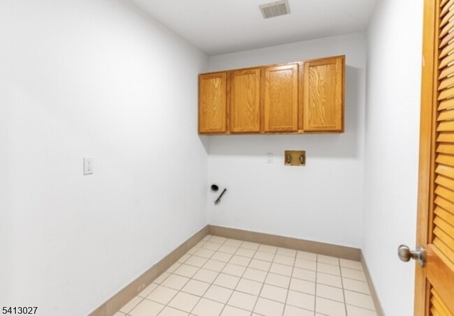 Building Photo - 2 Willow Wood Ct