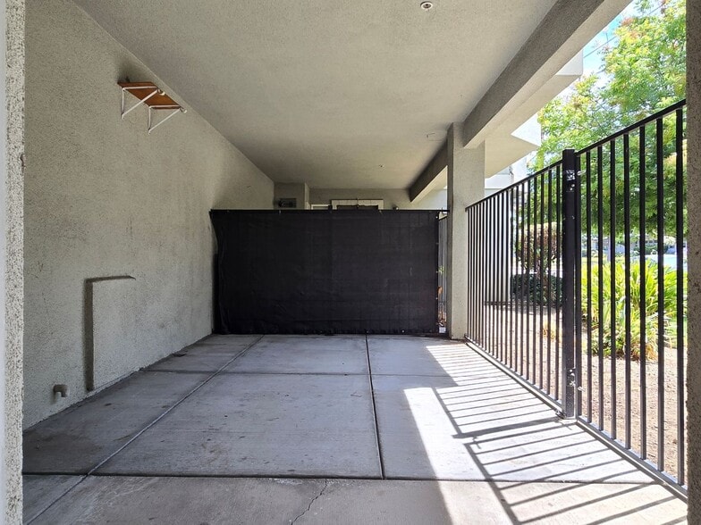 Building Photo - 3845 Blackford Ave