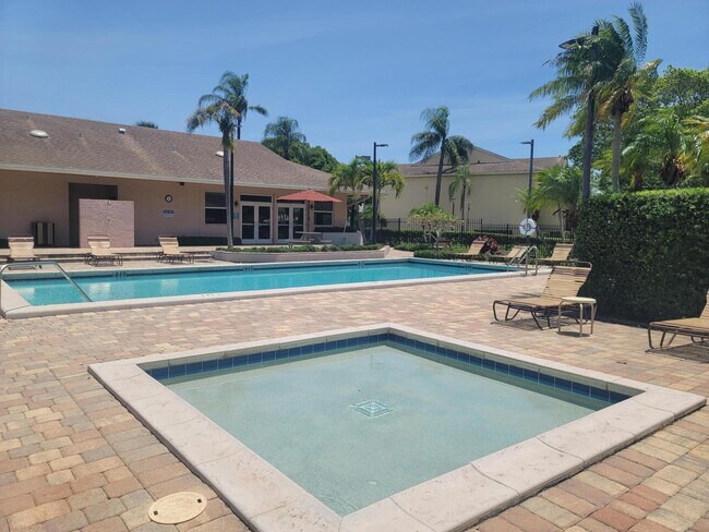 Building Photo - 611 Cypress Lake Blvd