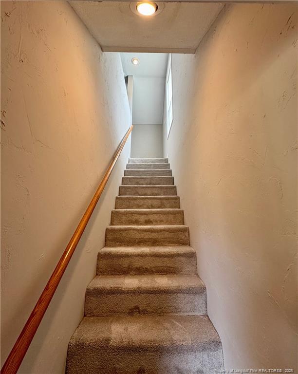 Building Photo - 230 Hunters Creek Dr