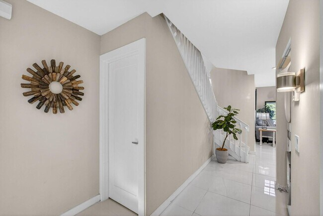 Building Photo - 2320 Treasure Isle Dr