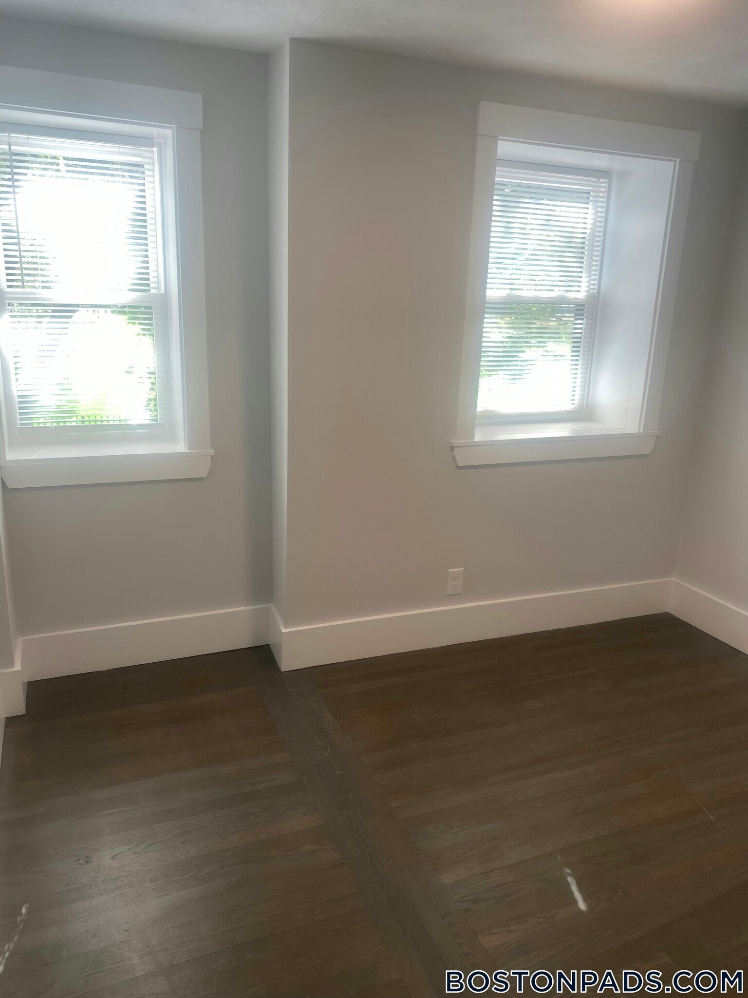 Building Photo - 118 Marginal St