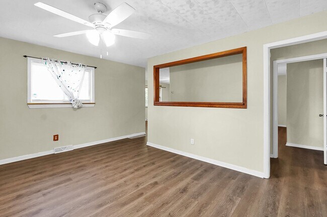 Building Photo - Affordable 3 Bedroom Home