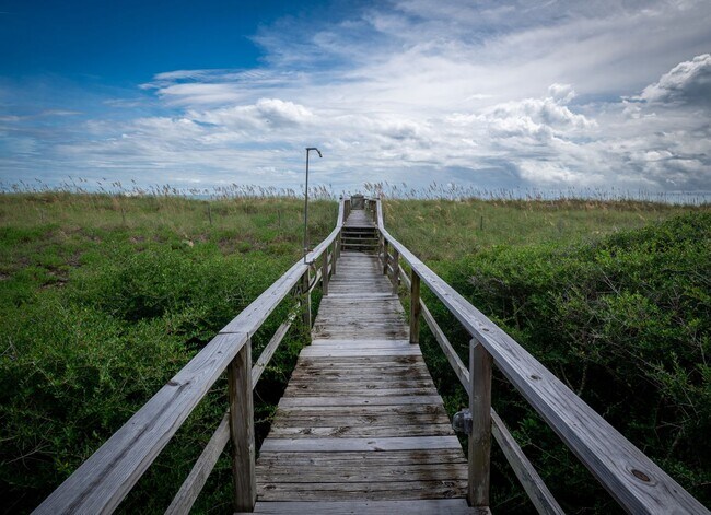 Building Photo - OCEANFRONT FURNISHED OFF-SEASON RENTAL-STA...