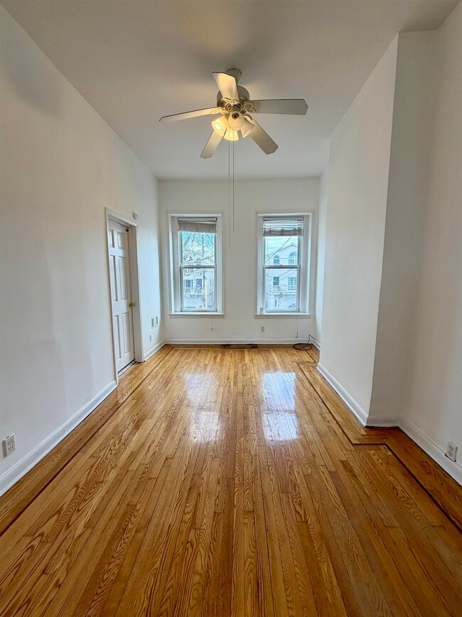 Building Photo - 7 Whitman Ave