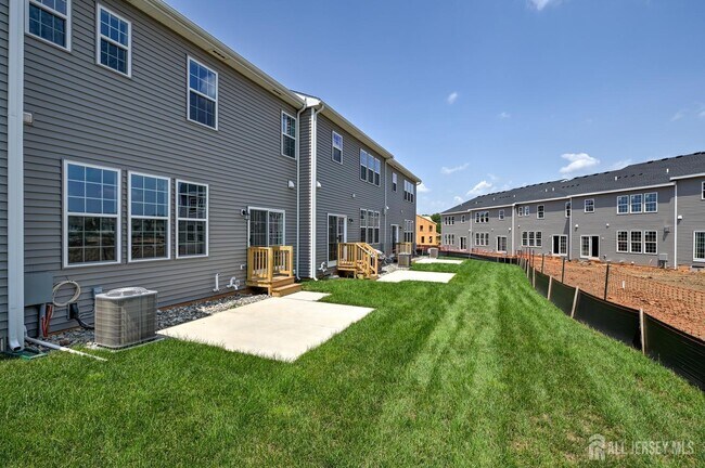 Building Photo - 13 Griffin Ln