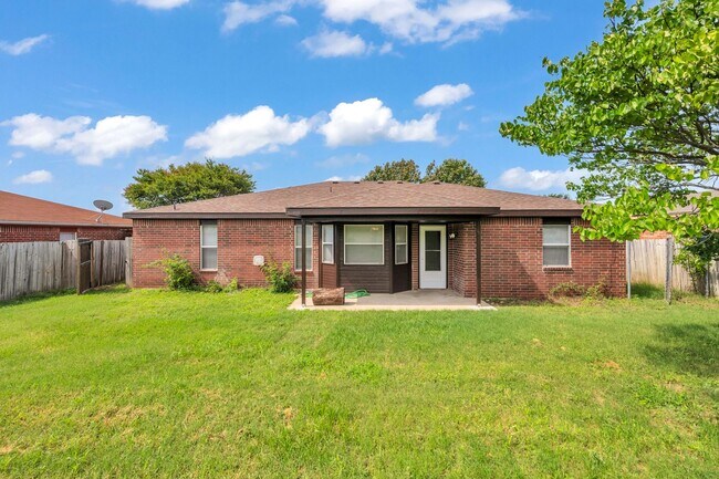 Building Photo - Available NOW!!!! Beautiful 1 story, 4 bed...