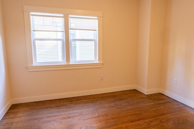 Building Photo - 4Bd/2.75Ba Seattle House