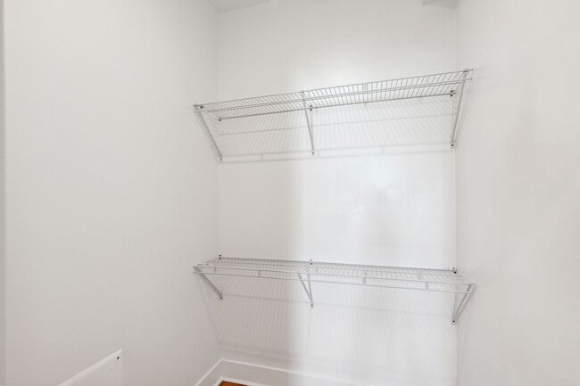 Building Photo - 2425 W Thompson St