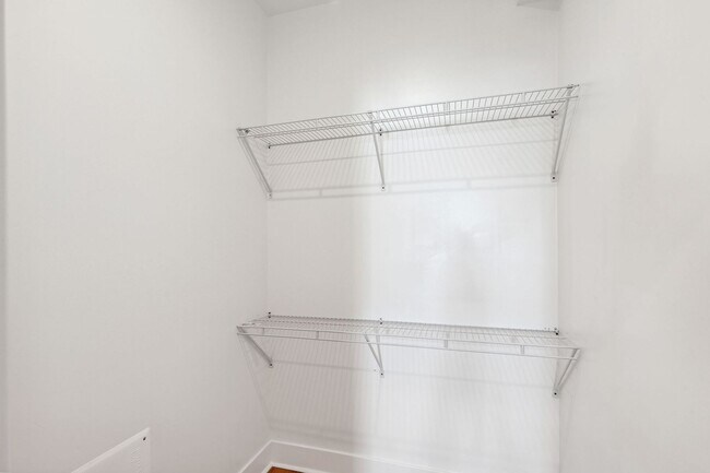 Building Photo - 2427 W Thompson St