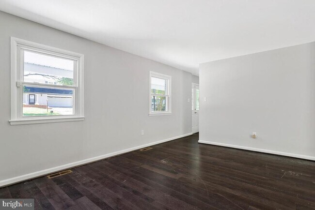 Building Photo - 9205 Midland Turn