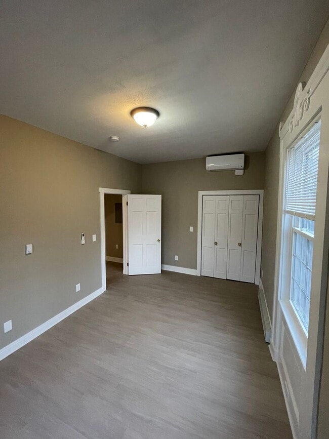 Building Photo - 2 Bedroom 1 Bath in the Village of Manlius- Only $750 Security Deposit