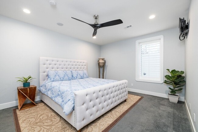 Building Photo - Located in the gated Valhalla community in Brentwood