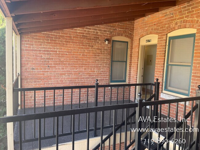 Building Photo - 407 W 11th St