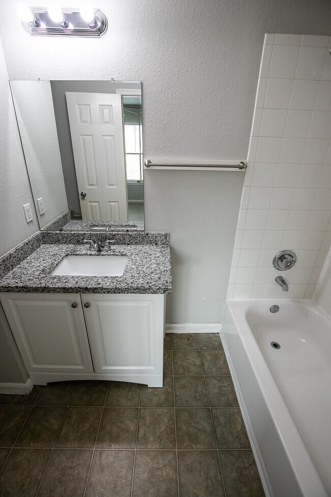 Building Photo - 2727 Piney Lake Ct