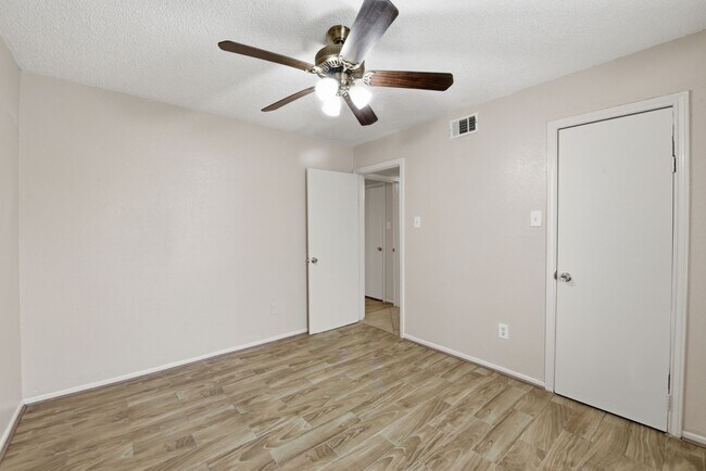 Building Photo - 1310 Brenda Ln