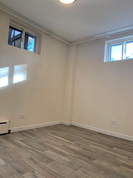 Building Photo - 618 Valley Ave