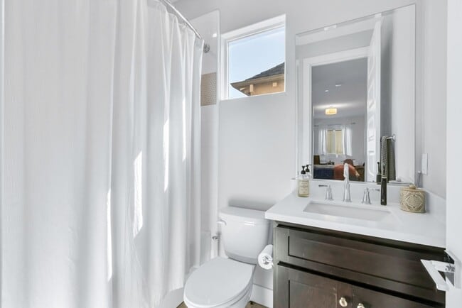 Building Photo - Stunning McKinley Village Home