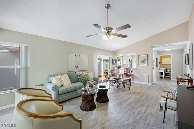 Building Photo - 14871 Crescent Cove Dr