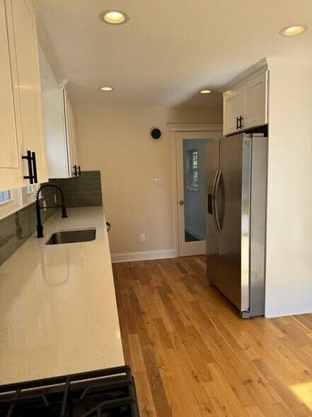 Building Photo - 24 S Rockland Ave